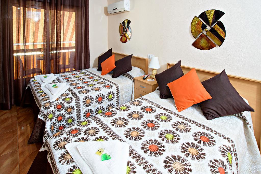 Hostal Carrizo Hotel Елда Екстериор снимка